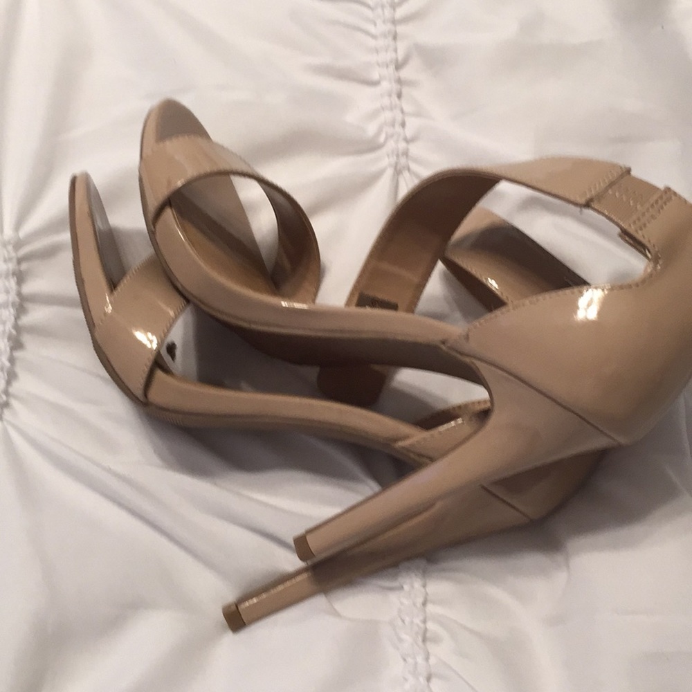 Heels - Picture 4 of 4
